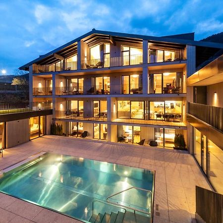 Emma Deluxe Aparthotel Mit Beheizten Aussenpool Direkt Beim Skibus Piesendorf Exterior photo