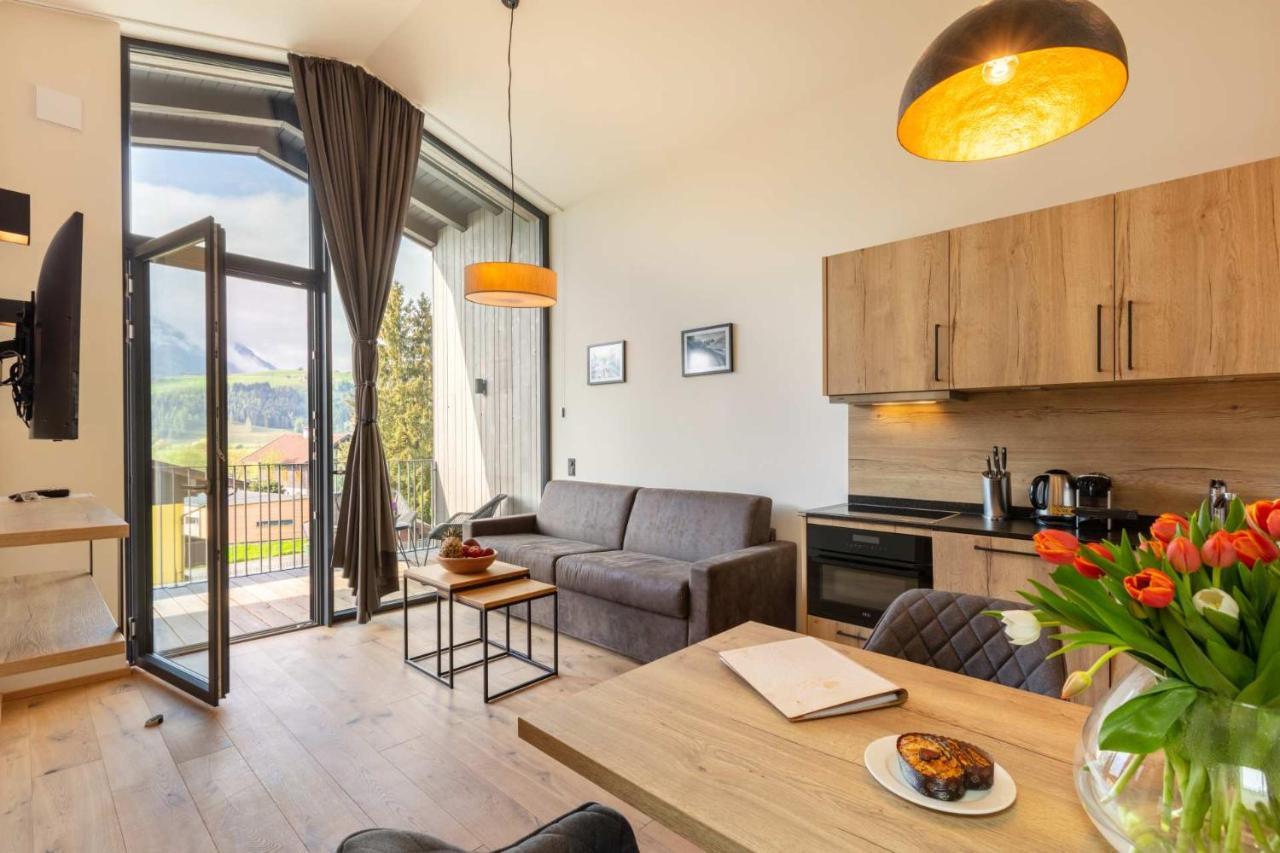 Emma Deluxe Aparthotel Mit Beheizten Aussenpool Direkt Beim Skibus Piesendorf Exterior photo