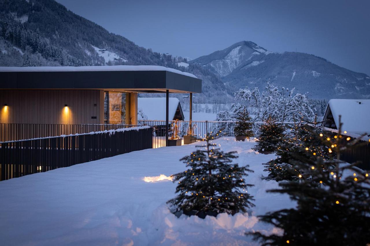 Emma Deluxe Aparthotel Mit Beheizten Aussenpool Direkt Beim Skibus Piesendorf Exterior photo
