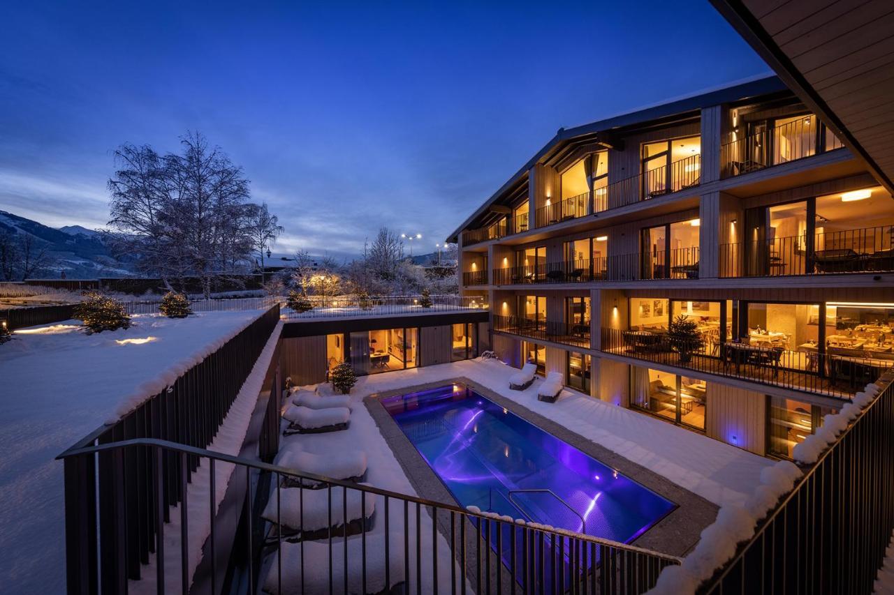 Emma Deluxe Aparthotel Mit Beheizten Aussenpool Direkt Beim Skibus Piesendorf Exterior photo