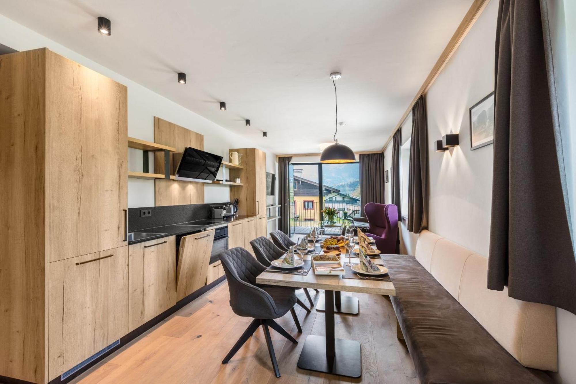 Emma Deluxe Aparthotel Mit Beheizten Aussenpool Direkt Beim Skibus Piesendorf Exterior photo