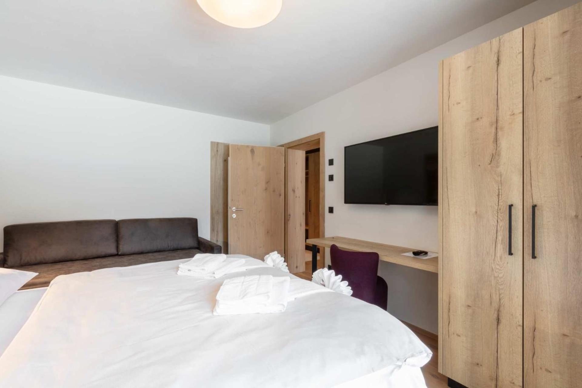Emma Deluxe Aparthotel Mit Beheizten Aussenpool Direkt Beim Skibus Piesendorf Room photo