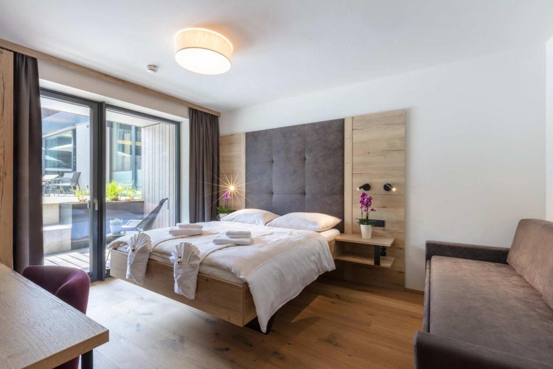 Emma Deluxe Aparthotel Mit Beheizten Aussenpool Direkt Beim Skibus Piesendorf Room photo