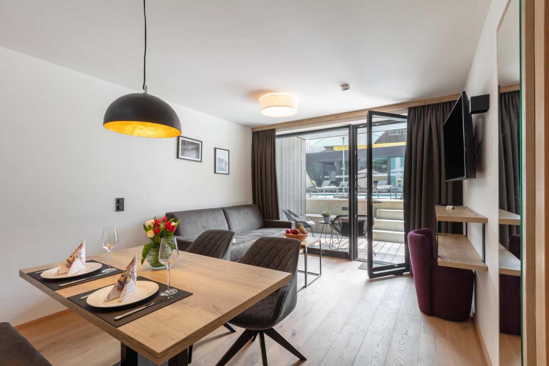 Emma Deluxe Aparthotel Mit Beheizten Aussenpool Direkt Beim Skibus Piesendorf Room photo