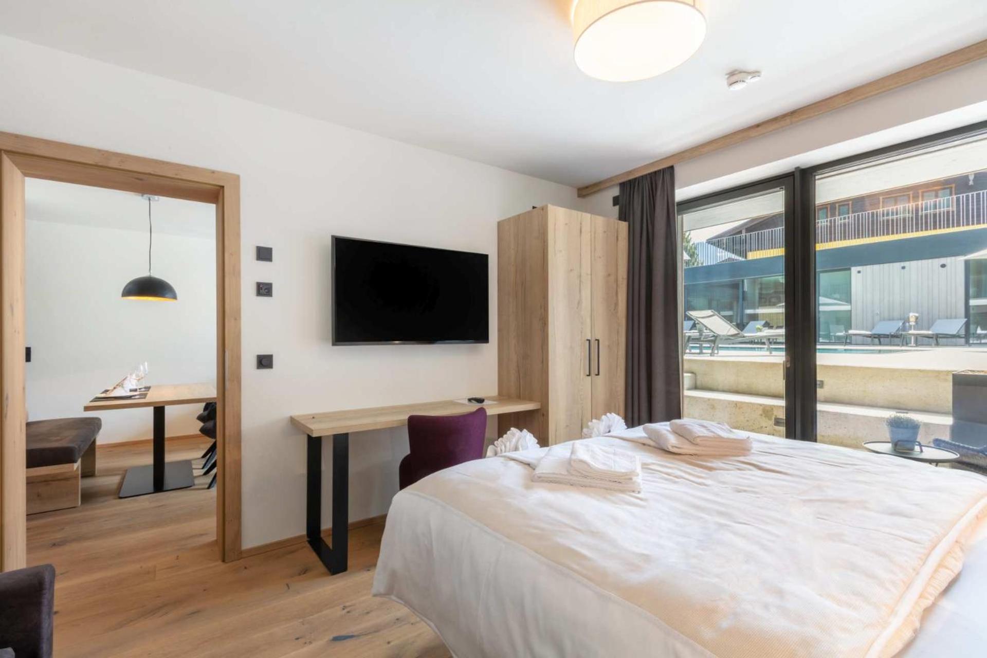 Emma Deluxe Aparthotel Mit Beheizten Aussenpool Direkt Beim Skibus Piesendorf Room photo