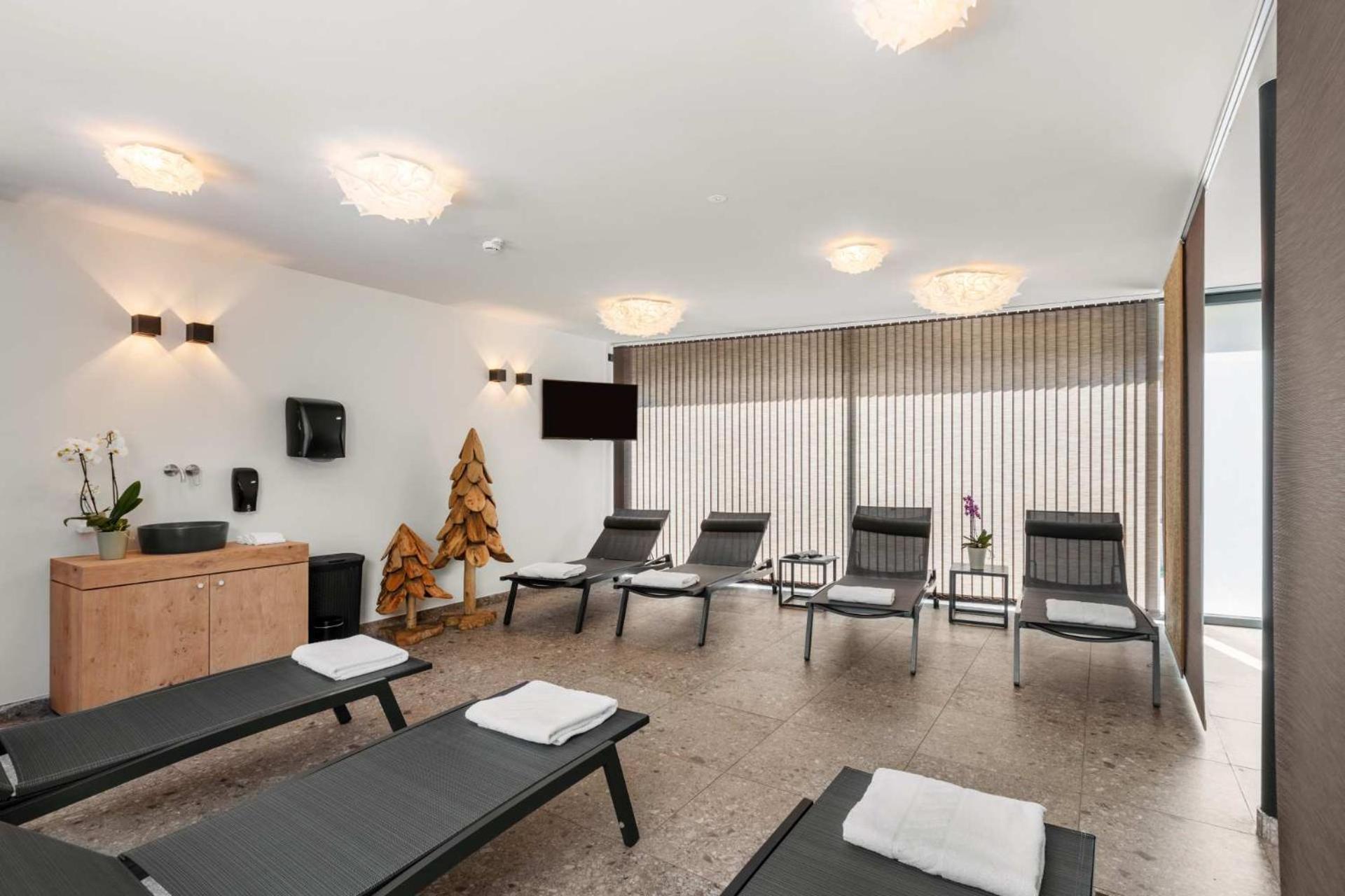 Emma Deluxe Aparthotel Mit Beheizten Aussenpool Direkt Beim Skibus Piesendorf Exterior photo