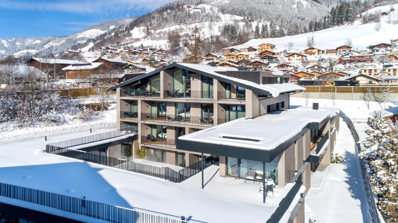 Emma Deluxe Aparthotel Mit Beheizten Aussenpool Direkt Beim Skibus Piesendorf Exterior photo